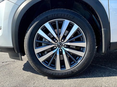 Used 2022 Nissan Pathfinder Platinum w/ Cargo Package image 8