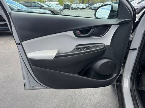 Used 2023 Hyundai Kona SEL AWD/4WD image 22