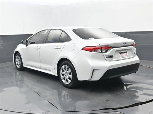 Used 2026 Toyota Corolla LE image 3