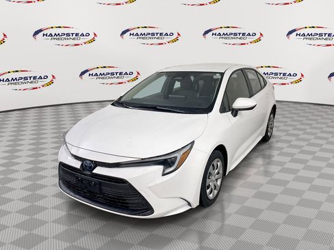 Used 2023 Toyota Corolla LE FWD image 1