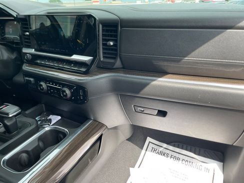 Used 2023 Chevrolet Silverado 1500 LT w/ Leather Package AWD/4WD image 26