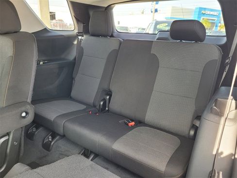 Used 2021 Chevrolet Traverse LT image 16