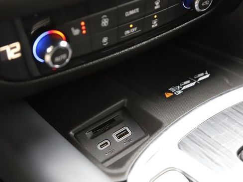 Used 2022 Buick Enclave Essence FWD image 29
