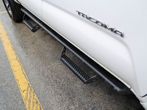 Used 2019 Toyota Tacoma Limited AWD/4WD image 9