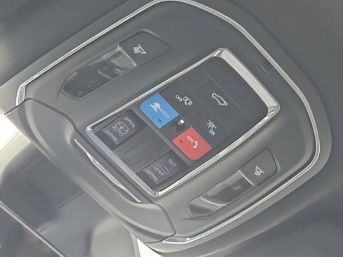 New 2025 Jeep Grand Cherokee L Altitude image 32