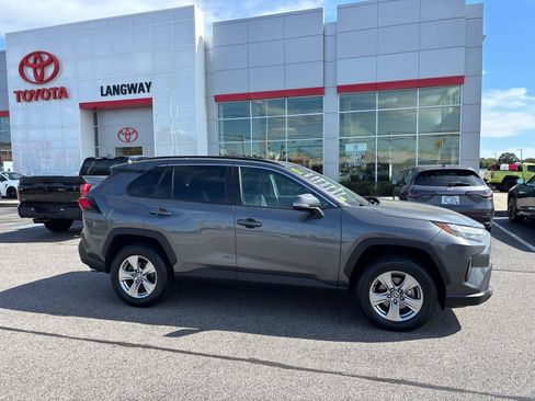 Used 2022 Toyota RAV4 XLE w/ Convenience Package AWD/4WD image 2