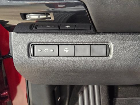 Used 2023 Nissan Pathfinder SV AWD/4WD image 25
