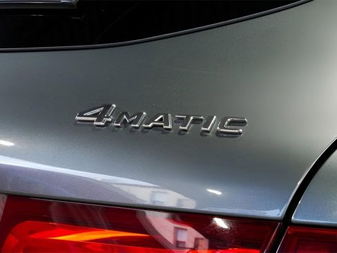 Used 2018 Mercedes-Benz GLC 300 4MATIC image 17