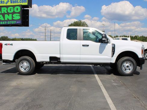 Used 2025 Ford F250 XLT image 8