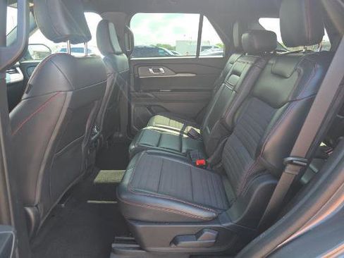 Used 2025 Ford Explorer ST-Line w/ ST-Line Street Pack AWD/4WD image 9