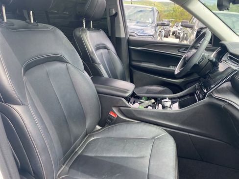 Certified 2023 Jeep Grand Cherokee L Limited w/ Black Appearance Package AWD/4WD image 9