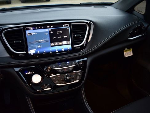 New 2026 Chrysler Pacifica Limited w/ S Appearance Package image 28