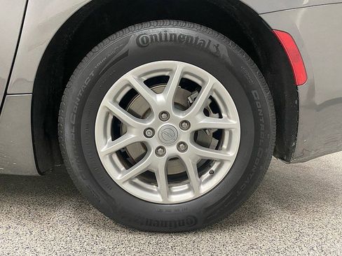 Used 2017 Chrysler Pacifica Touring image 24