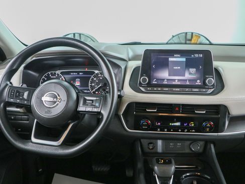 Used 2024 Nissan Rogue SV FWD image 17