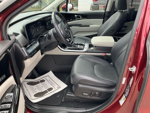 Used 2023 Kia Carnival SX Prestige image 5