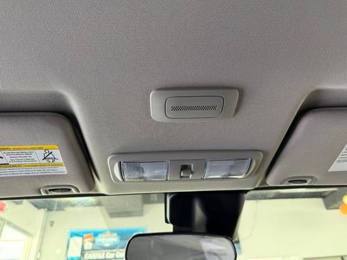 Used 2024 Nissan Frontier SV image 20