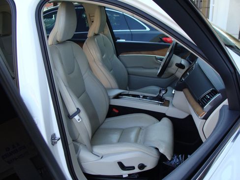 Used 2019 Volvo XC90 T6 Inscription w/ Protection Package image 11