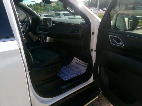 Used 2021 Chevrolet Tahoe LT w/ LT Signature Package RWD image 18