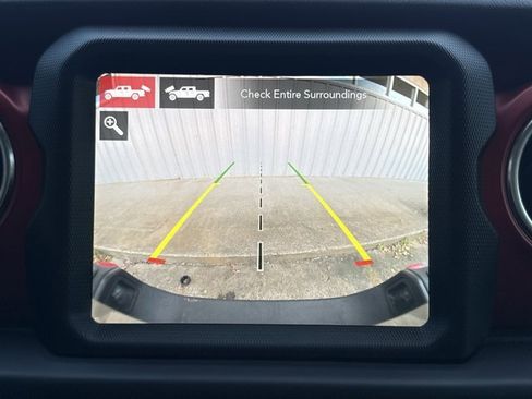 Used 2022 Jeep Gladiator Rubicon w/ Cold Weather Group image 9