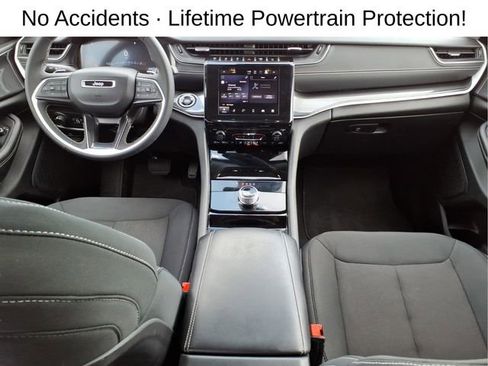 Used 2023 Jeep Grand Cherokee Laredo AWD/4WD image 22