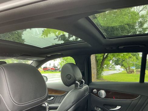 Used 2019 Mercedes-Benz GLC 300 4MATIC image 29