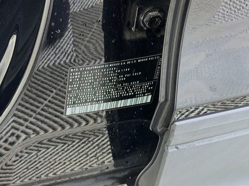 Used 2022 Volkswagen Tiguan S image 32