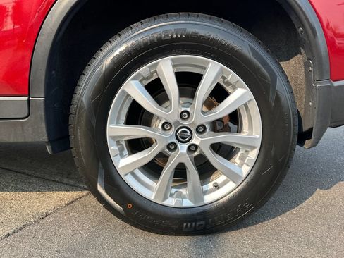 Used 2018 Nissan Rogue SV AWD/4WD image 28