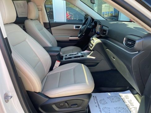Used 2023 Ford Explorer XLT w/ Equipment Group 202A image 8