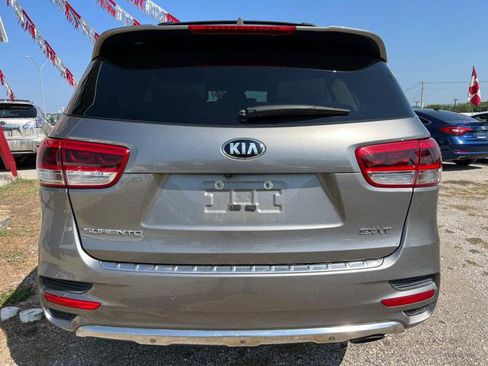 Used 2017 Kia Sorento SX image 6