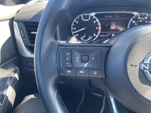 Used 2024 Nissan Rogue SV image 28