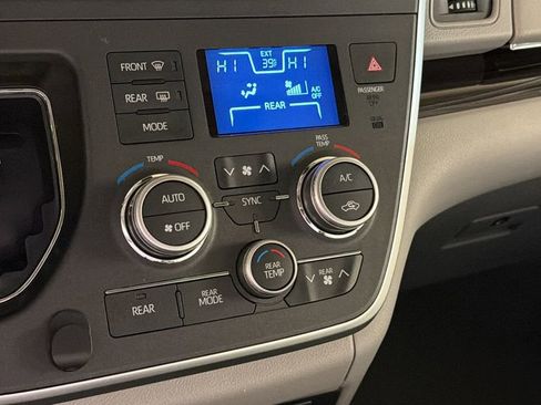 Used 2020 Toyota Sienna XLE image 27