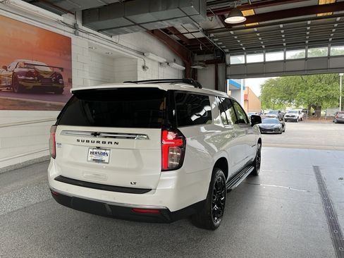 Used 2024 Chevrolet Suburban LT w/ Luxury Package RWD image 11