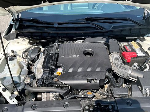Used 2020 Nissan Altima 2.0 Platinum FWD image 33
