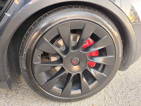 Used 2021 Tesla Model Y Long Range image 37