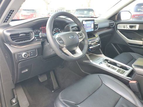 Used 2022 Ford Explorer Limited w/ Equipment Group 301A image 17