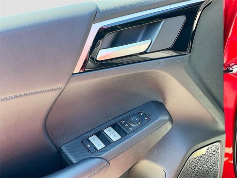 New 2025 Mitsubishi Outlander SE image 18