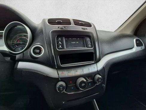Used 2018 Dodge Journey SE w/ Connectivity Group FWD image 10