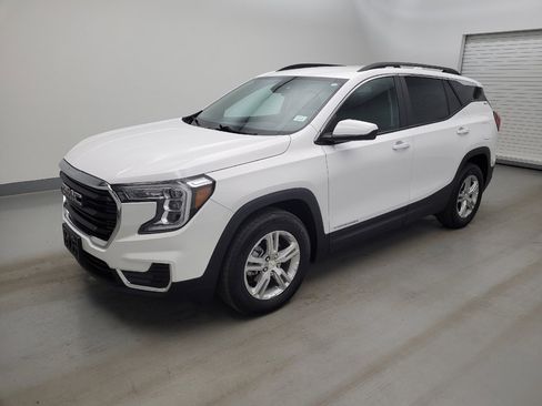 Used 2023 GMC Terrain SLE w/ Driver Convenience Package FWD image 2
