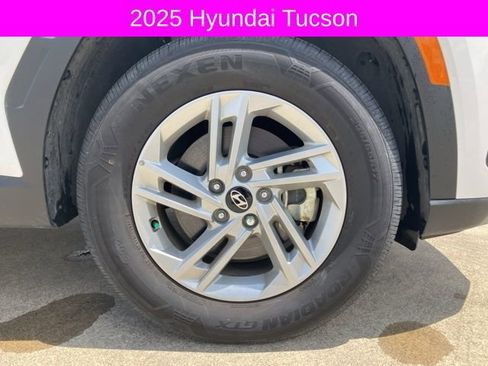 Used 2025 Hyundai Tucson SE image 10