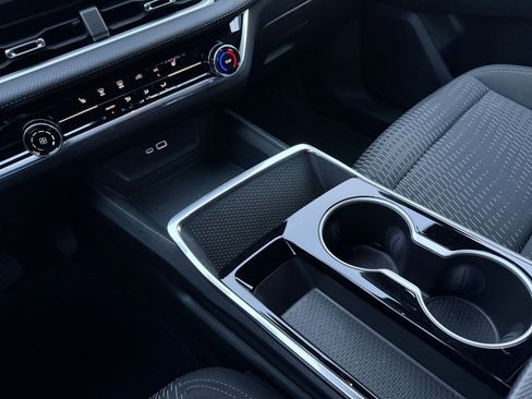 Used 2025 Chevrolet Equinox LT image 41