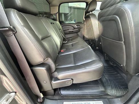 Used 2014 GMC Sierra 2500 Denali w/ Suspension Package, Off-Road image 27