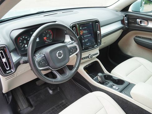 Used 2019 Volvo XC40 T5 Momentum AWD/4WD image 19