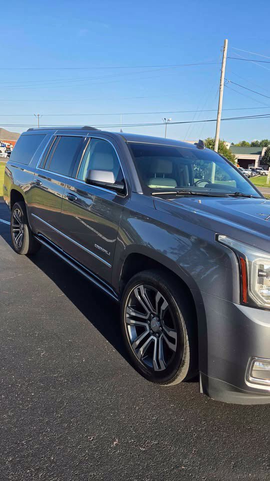 Used 2020 GMC Yukon XL Denali w/ Denali Ultimate Package AWD/4WD image 3