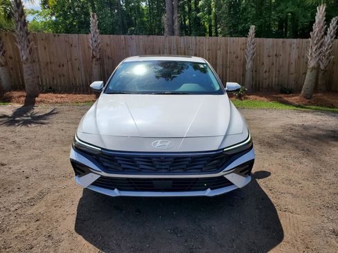 Used 2024 Hyundai Elantra Limited FWD image 8