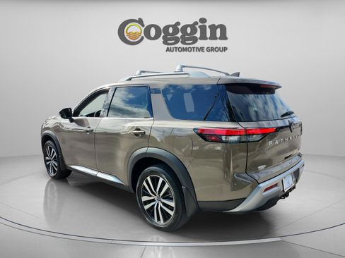 Used 2023 Nissan Pathfinder Platinum image 4