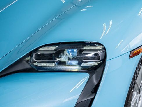 Used 2021 Porsche Taycan image 13