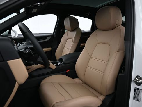 Certified 2025 Porsche Cayenne Coupe AWD/4WD image 5