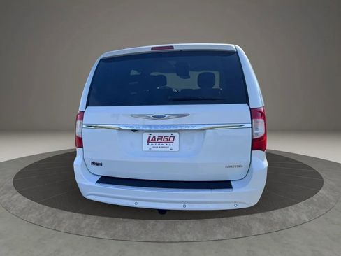 Used 2015 Chrysler Town & Country Limited FWD image 8