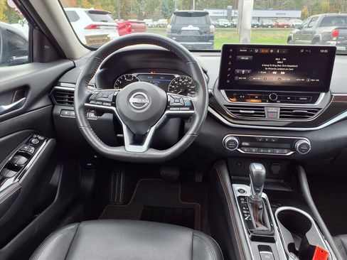 Certified 2024 Nissan Altima 2.0 SR FWD image 9