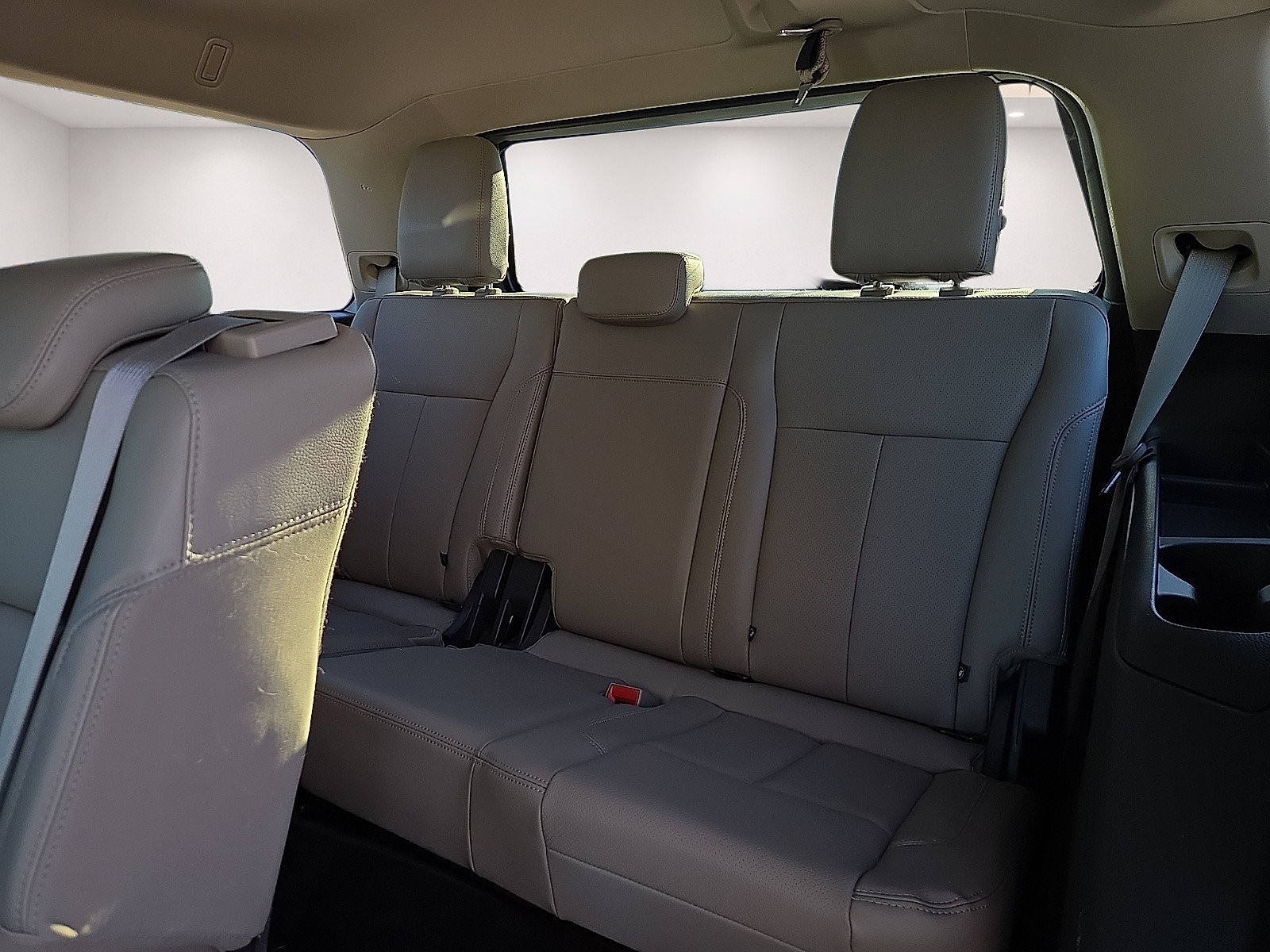 Used 2018 Ford Expedition XLT w/ Equipment Group 202A RWD image 10